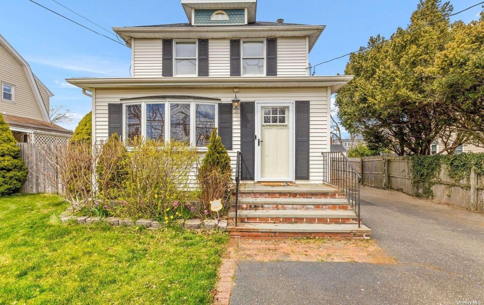 Image 1 of 21 for 59 Railroad Street in Long Island, Greenlawn, NY, 11740