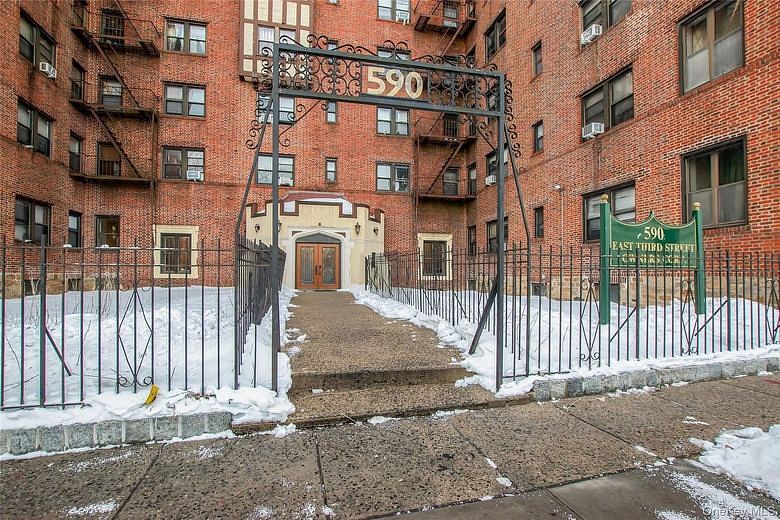 590 E Third Street #2D