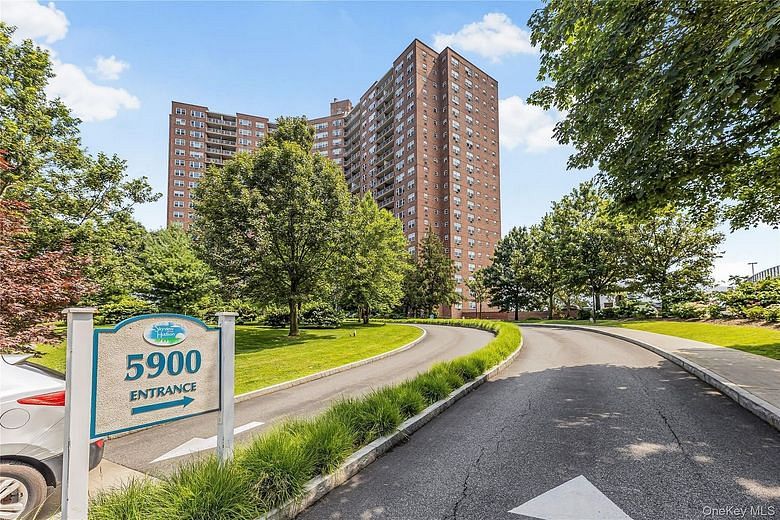 5900 Arlington Avenue #11N