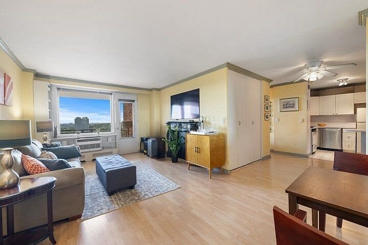 5900 Arlington Avenue #15E