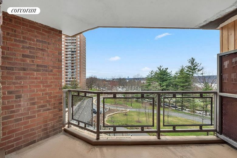 5900 Arlington Avenue #5R