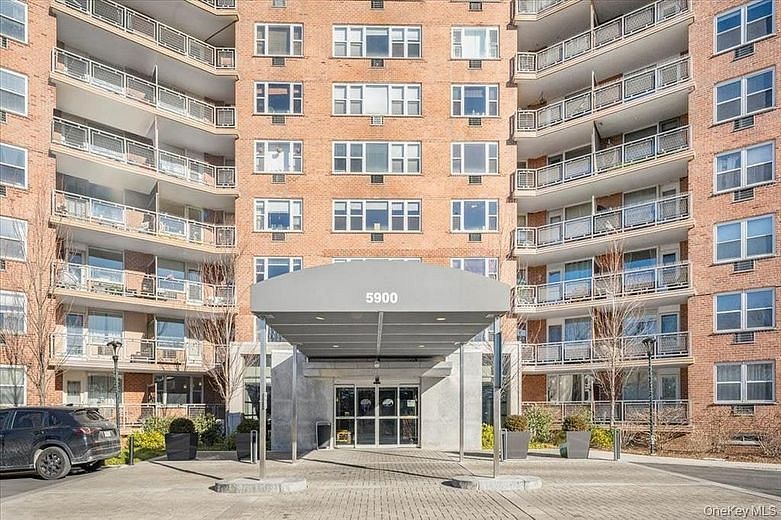 5900 Arlington Avenue #6R