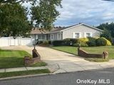 Image 1 of 20 for 7 Loop Drive in Long Island, Sayville, NY, 11782