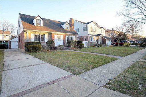 Image 1 of 32 for 50 Aberdeen Road in Long Island, New Hyde Park, NY, 11040
