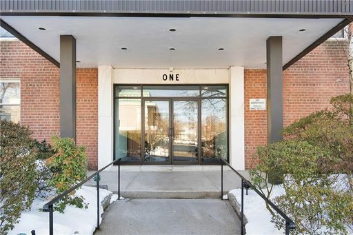 Image 1 of 26 for 1 Oakridge Place #2E in Westchester, Eastchester, NY, 10709