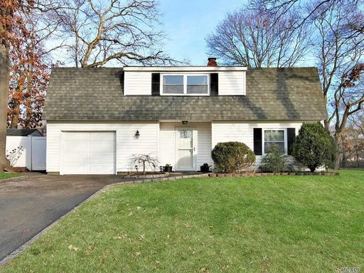 Image 1 of 26 for 5 Spurwoods Ln in Long Island, Farmingville, NY, 11738