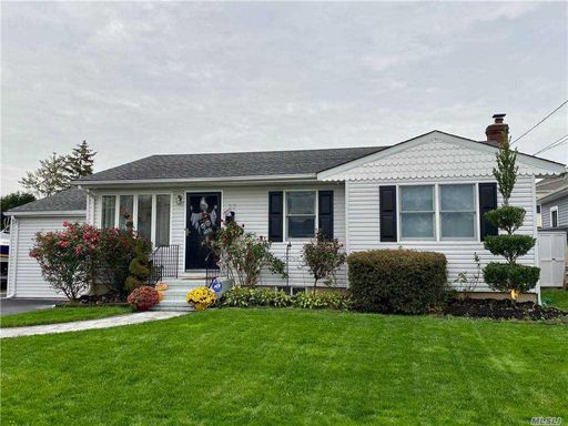Image 1 of 3 for 27 Chelsea Avenue in Long Island, W. Babylon, NY, 11704