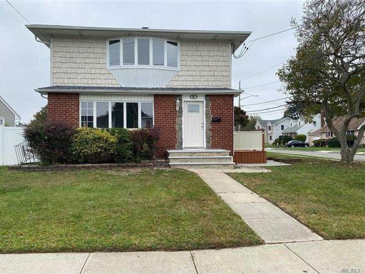 Image 1 of 18 for 47 Chestnut St in Long Island, Hicksville, NY, 11801