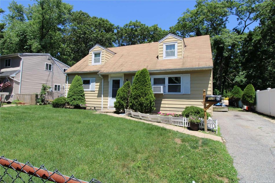 Image 1 of 1 for 235 Parkway Boulevard in Long Island, Wyandanch, NY, 11798