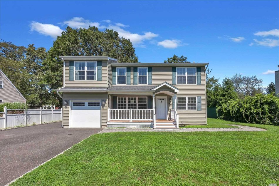 Image 1 of 23 for 85 Pequot Ln in Long Island, East Islip, NY, 11730