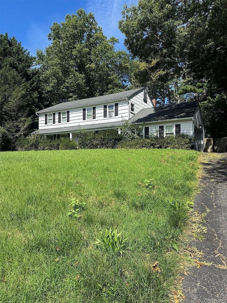 6 Bay Path Court