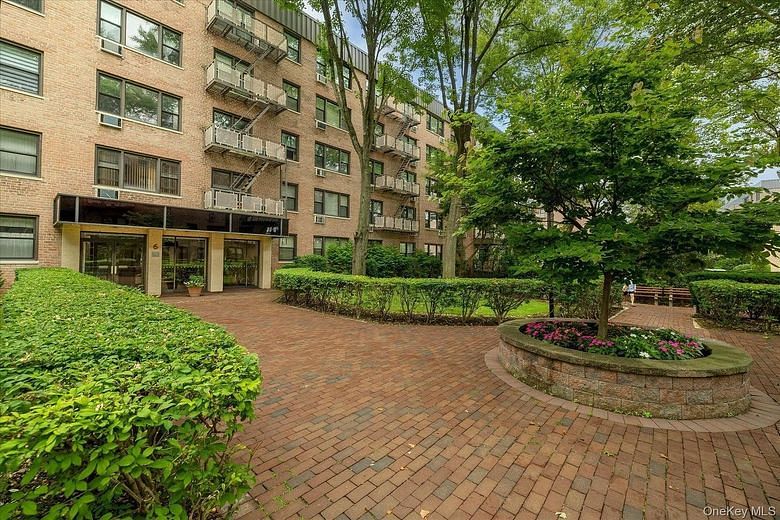6 Birchwood Court #3B