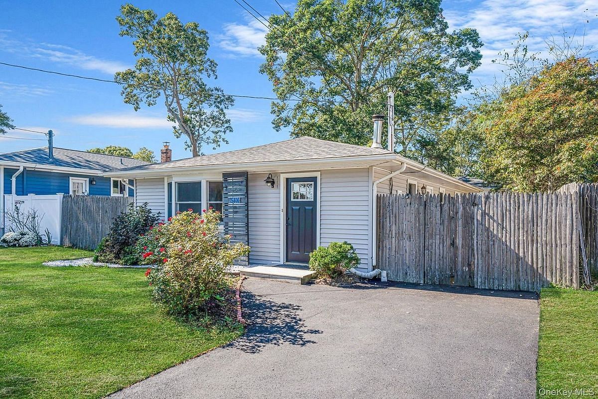Image 1 of 27 for 6 Bonny Drive in Long Island, Mastic, NY, 11950
