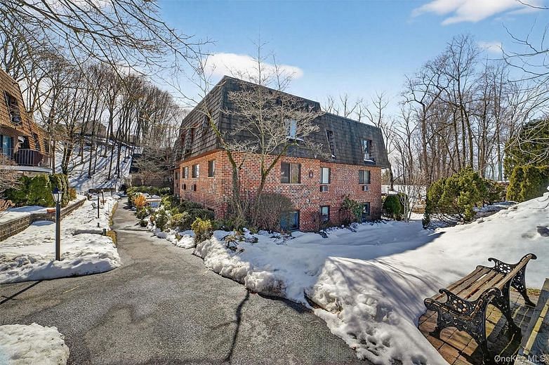 6 Briarcliff Drive S #3