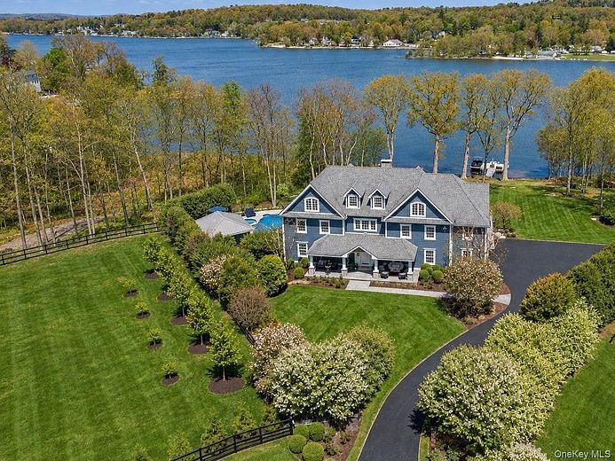 6 Brookside Lane