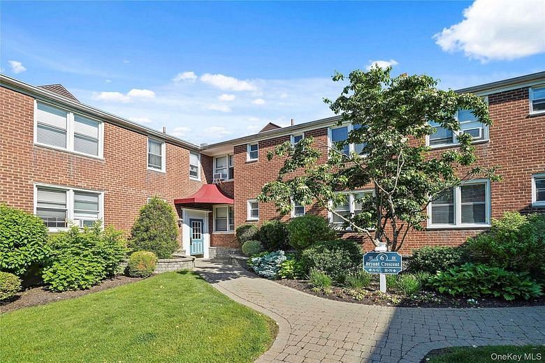 6 Bryant Crescent #2F