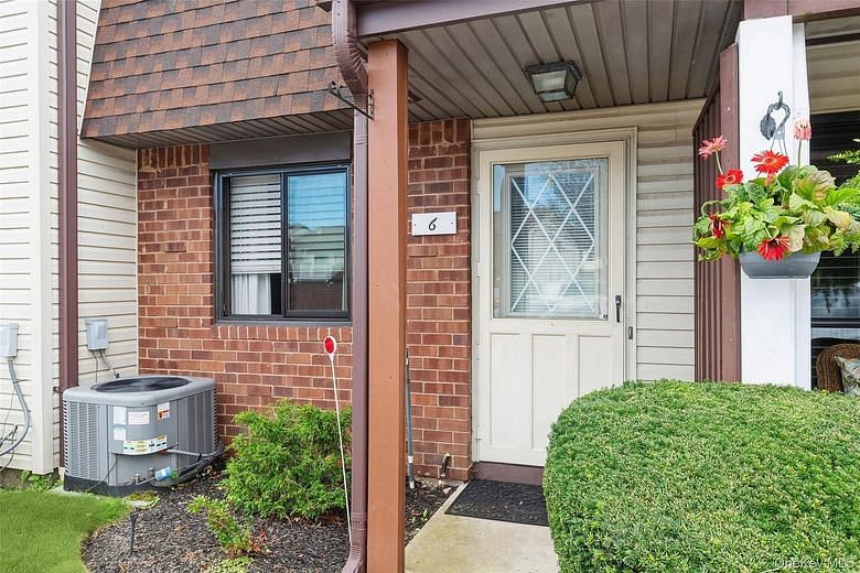 6 Cambridge Drive W