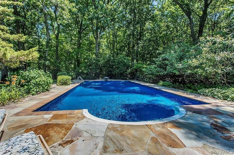 6 Cliffside Drive