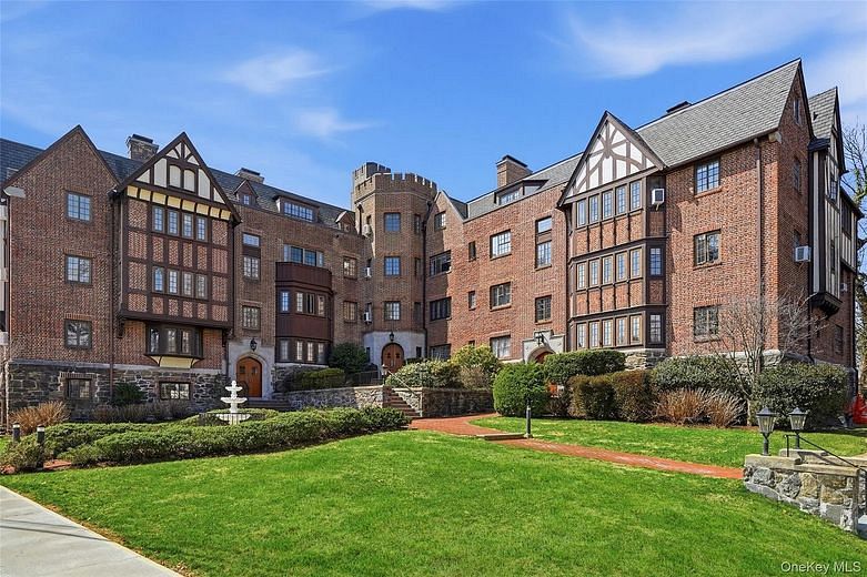 6 Davis Avenue #C-22