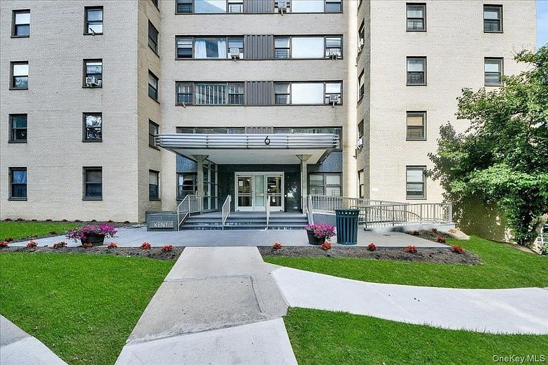 6 Fordham Hill Oval #10A