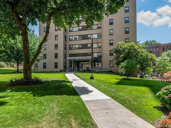 6 Fordham Hill Oval #10F