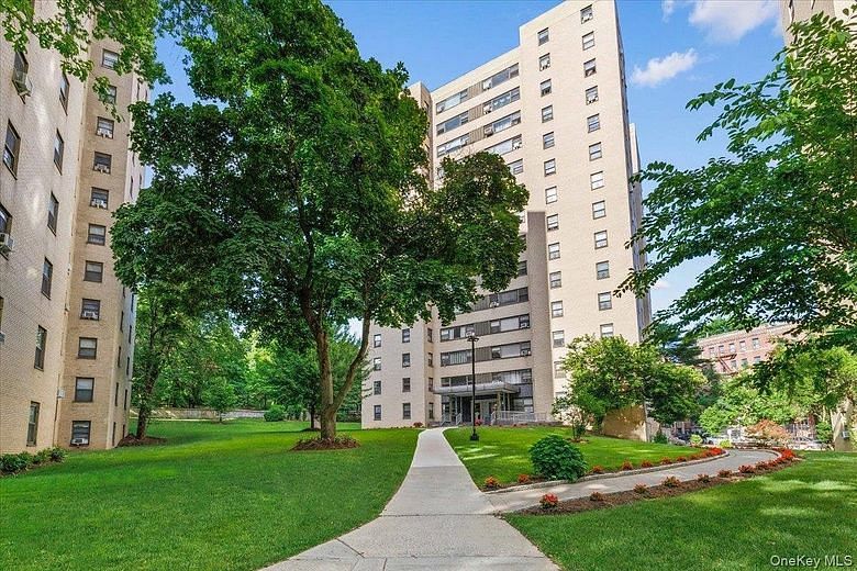 6 Fordham Hill Oval #12h