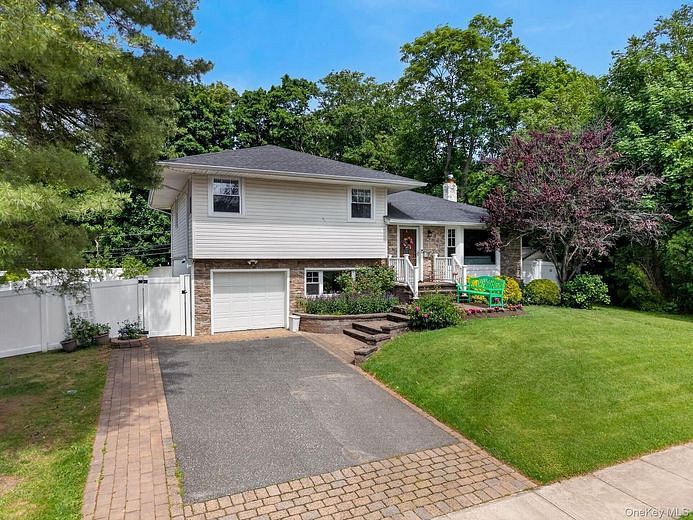 6 Holly Lane