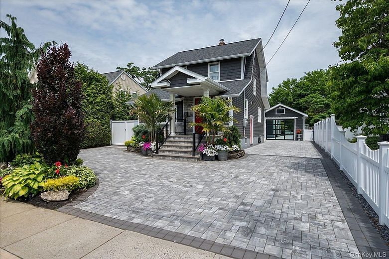 6 Marlboro Place