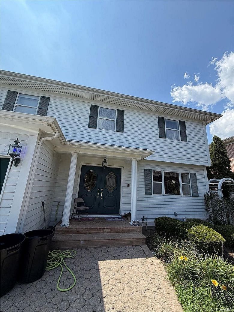 6 Melton Drive W
