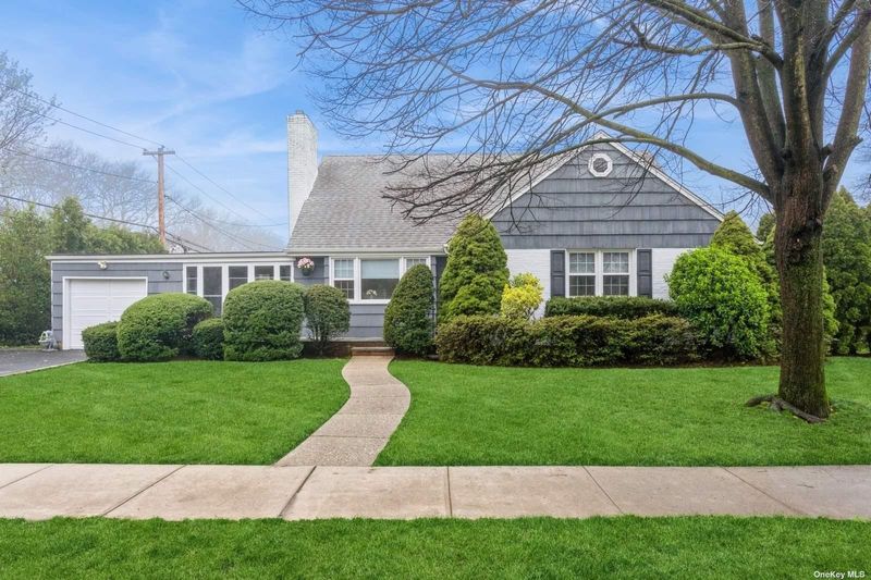 Image 1 of 30 for 6 Middleton Road in Long Island, Garden City, NY, 11530