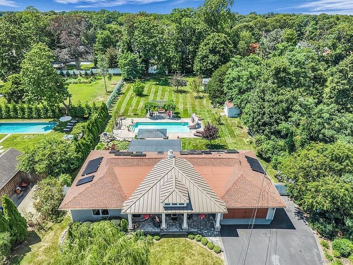 6 N Howells Point Road