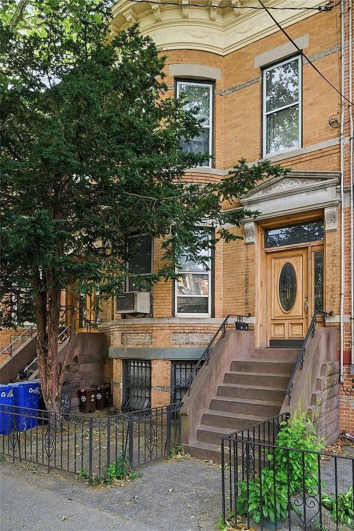 60-73 69th Avenue