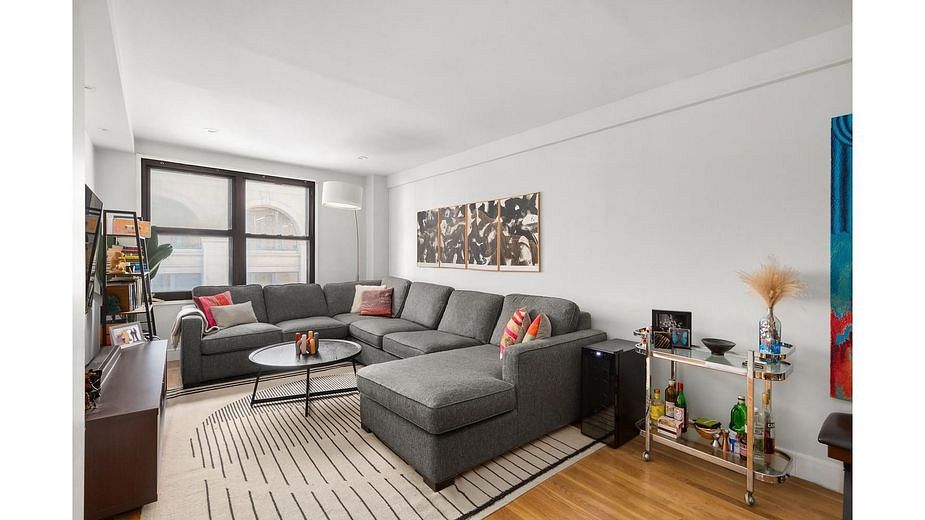 60 East 9th Street #304