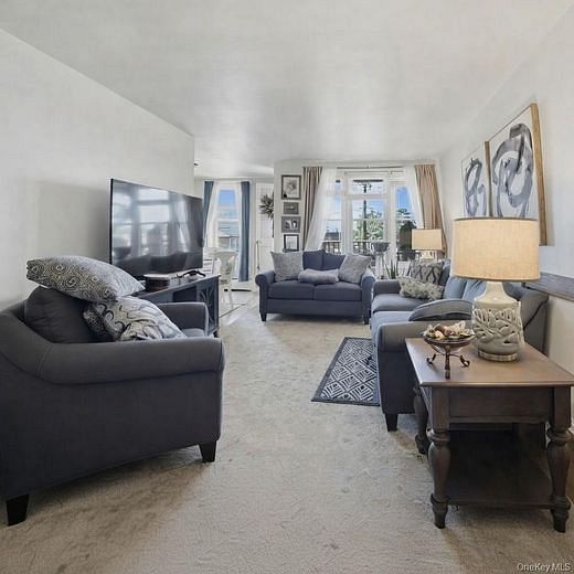 60 Hempstead Avenue #2H