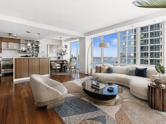 60 Riverside Boulevard #2802