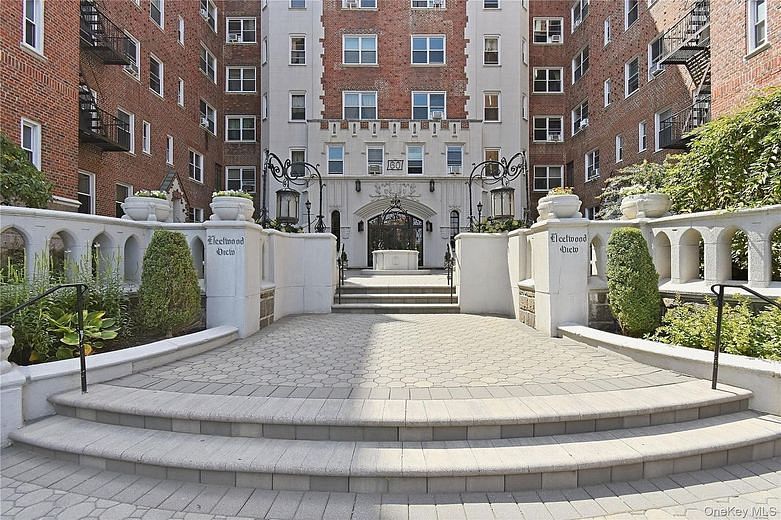 60 W Broad Street #1L