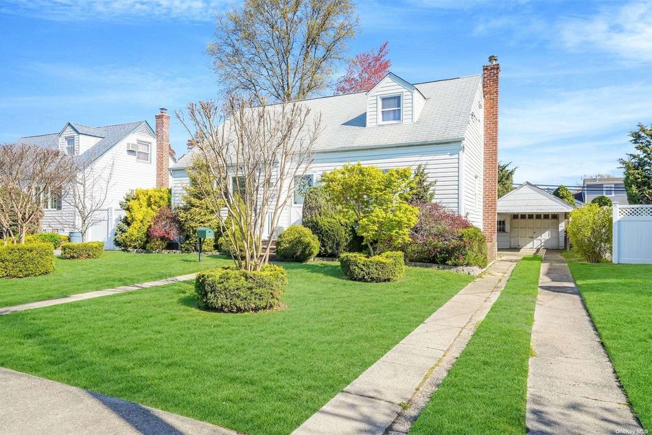 Image 1 of 21 for 600 Baldwin Drive in Long Island, West Hempstead, NY, 11552