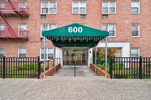 Image 1 of 10 for 600 Locust Street #4c in Westchester, Mount Vernon, NY, 10552