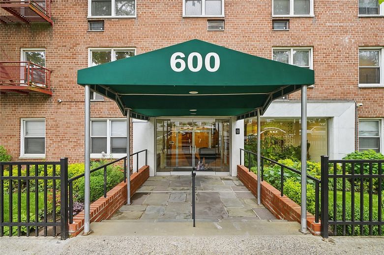 600 Locust Street #7C