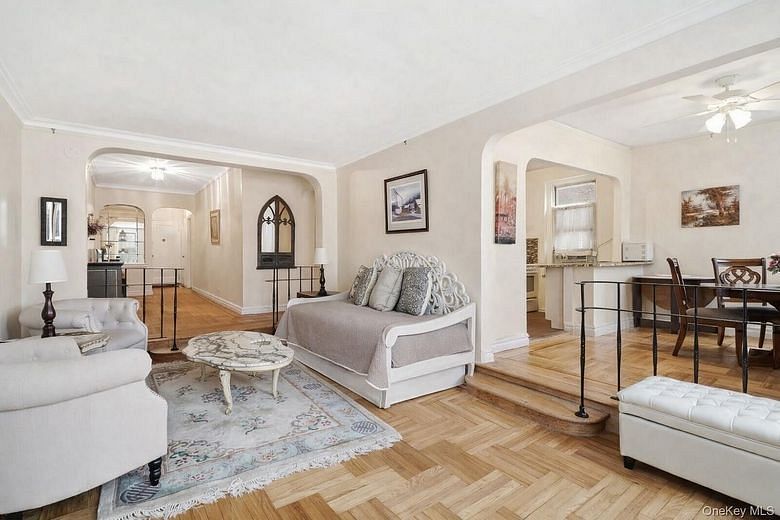 601 Pelham Parkway N #106