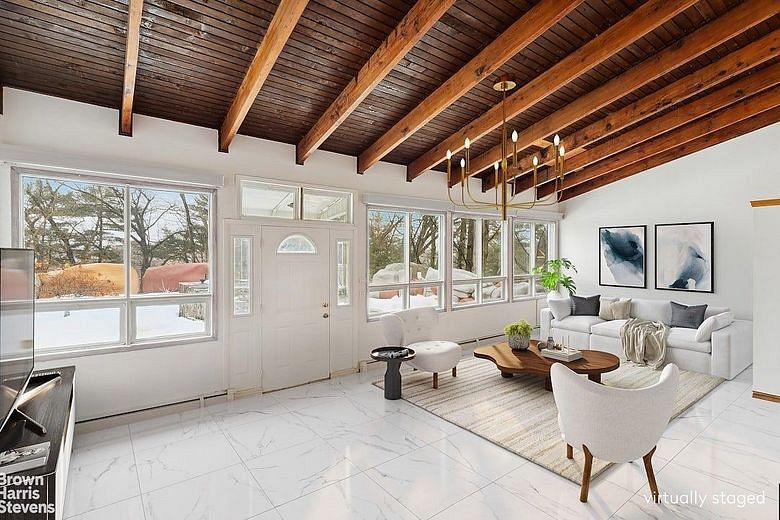 6015 Independence Avenue