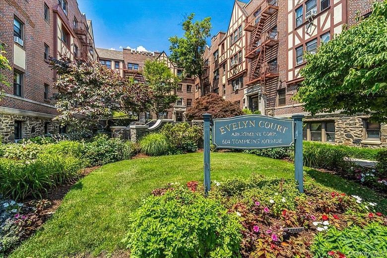 604 Tompkins Avenue #A2