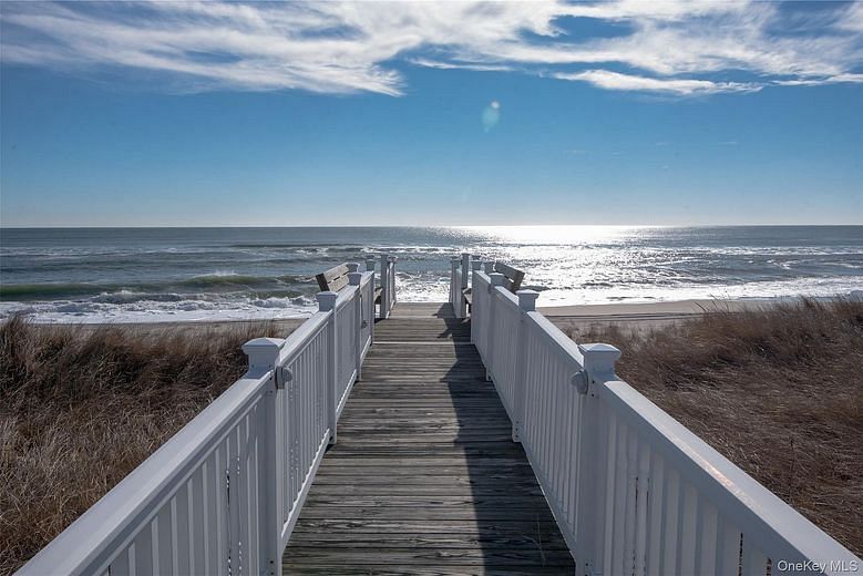 605 Dune Road