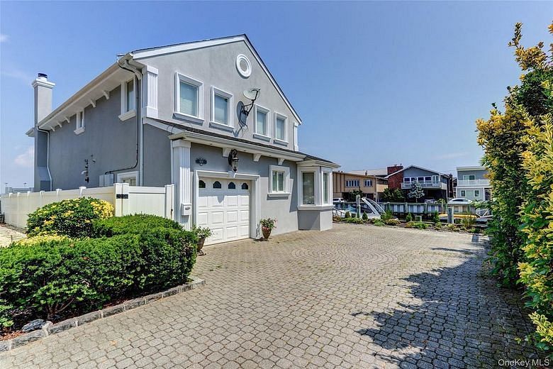 609 E Bay Drive