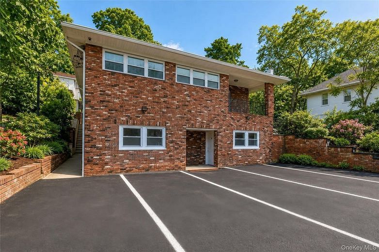 609 Saw Mill River Road