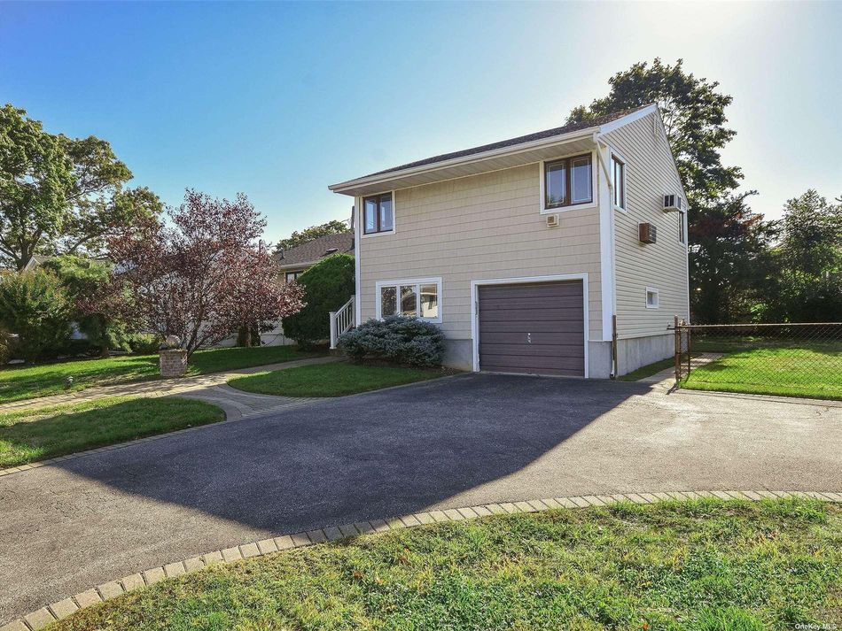 Image 1 of 19 for 3510 Centerview Avenue in Long Island, Wantagh, NY, 11793