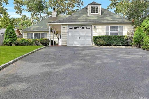 Image 1 of 27 for 199 Sunflower Ln in Long Island, Islandia, NY, 11749