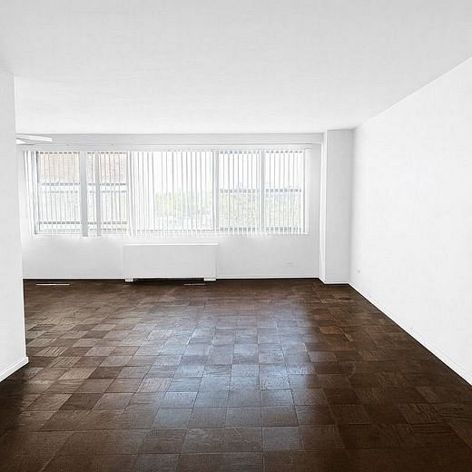 61-20 Grand Cent Parkway #B600