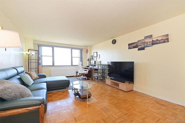 61-20 Grand Central Parkway #A1204