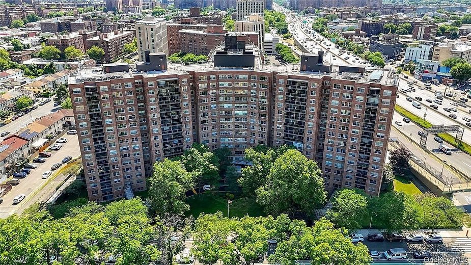 61-20 Grand Central Parkway #B 706